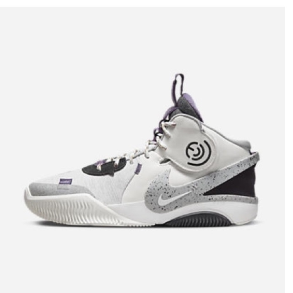 Nike Air Deldon "Together 
We Fly" Men’s
Basketball Shoe
Summit White/Pale Ivory - Picture 5 of 16